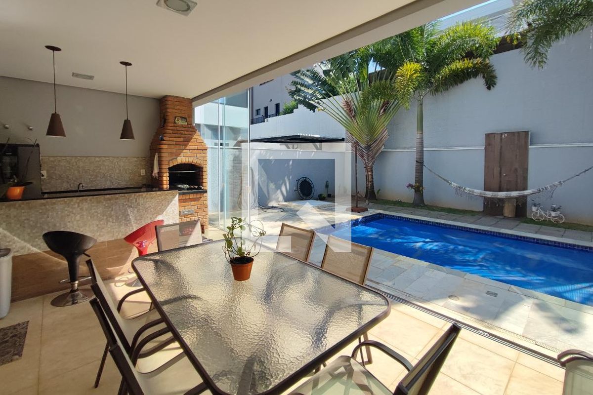 Casa à Venda - Swiss Park, 4 Quartos,  360 m2 em , Campinas - sp | SoloBR