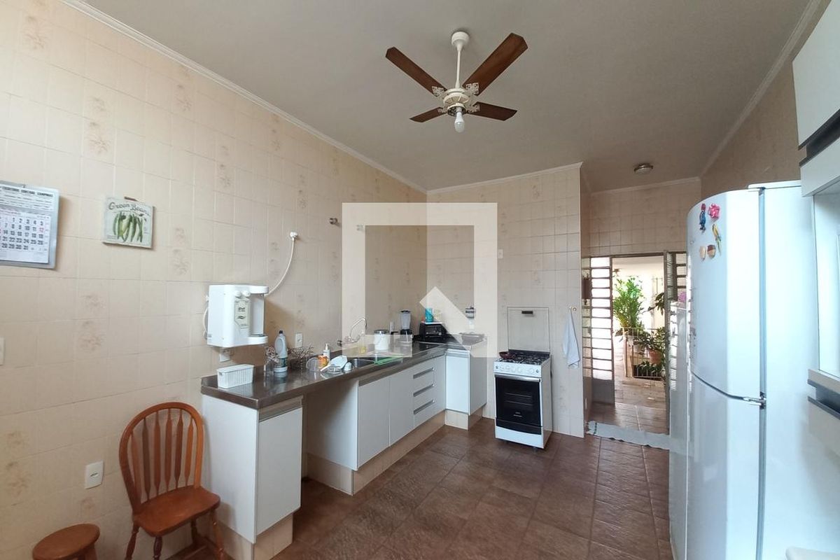 Casa à Venda - Guanabara, 4 Quartos,  493 m2 em , Campinas - sp | SoloBR