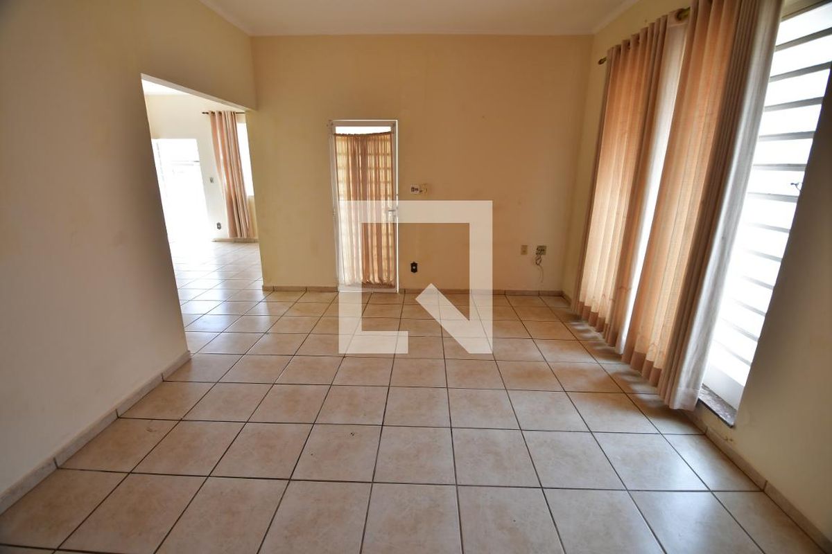Casa à Venda - Taquaral, 3 Quartos,  395 m2 em , Campinas - sp | SoloBR