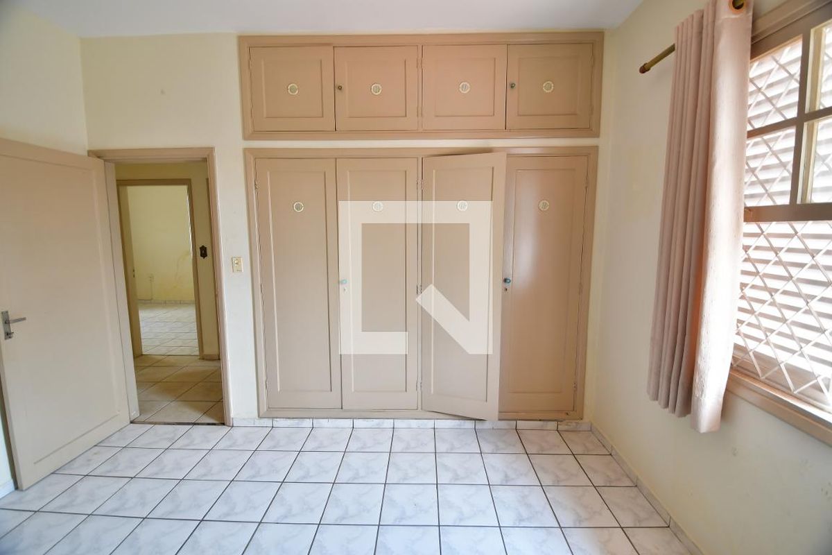 Casa à Venda - Taquaral, 3 Quartos,  395 m2 em , Campinas - sp | SoloBR