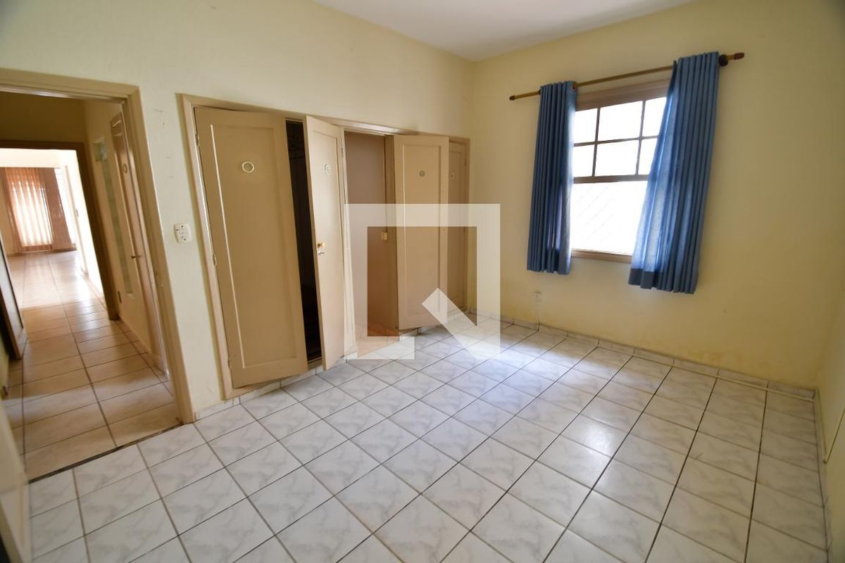 Casa à Venda - Taquaral, 3 Quartos,  395 m2 em , Campinas - sp | SoloBR