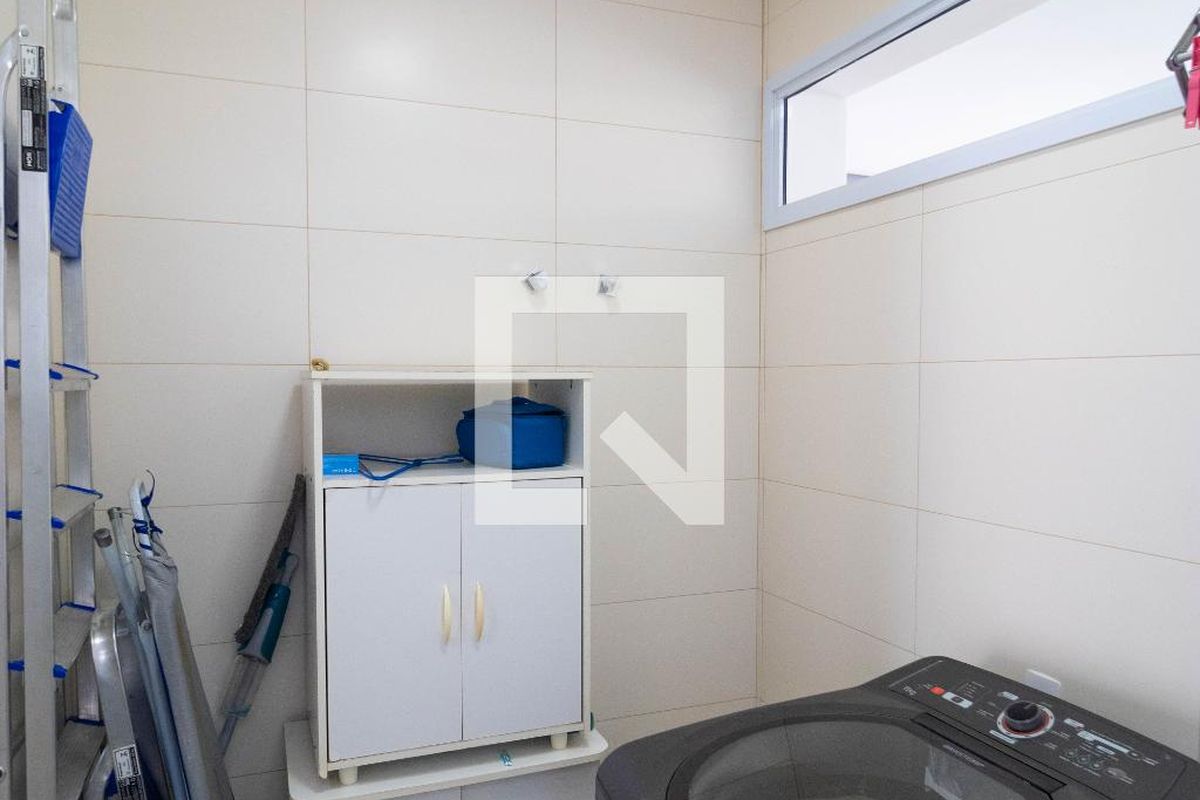 Casa à Venda - Swiss Park, 3 Quartos,  215 m2 em , Campinas - sp | SoloBR