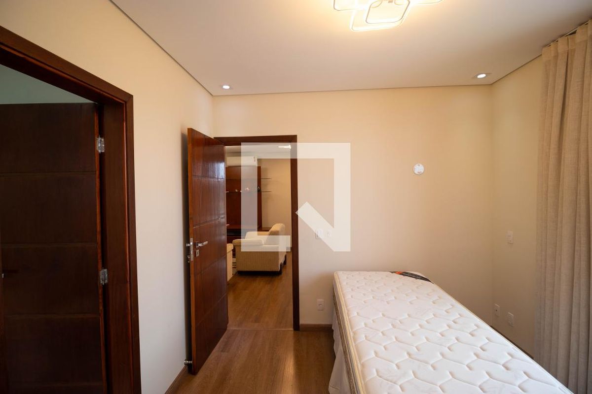 Casa à Venda - Swiss Park, 3 Quartos,  215 m2 em , Campinas - sp | SoloBR