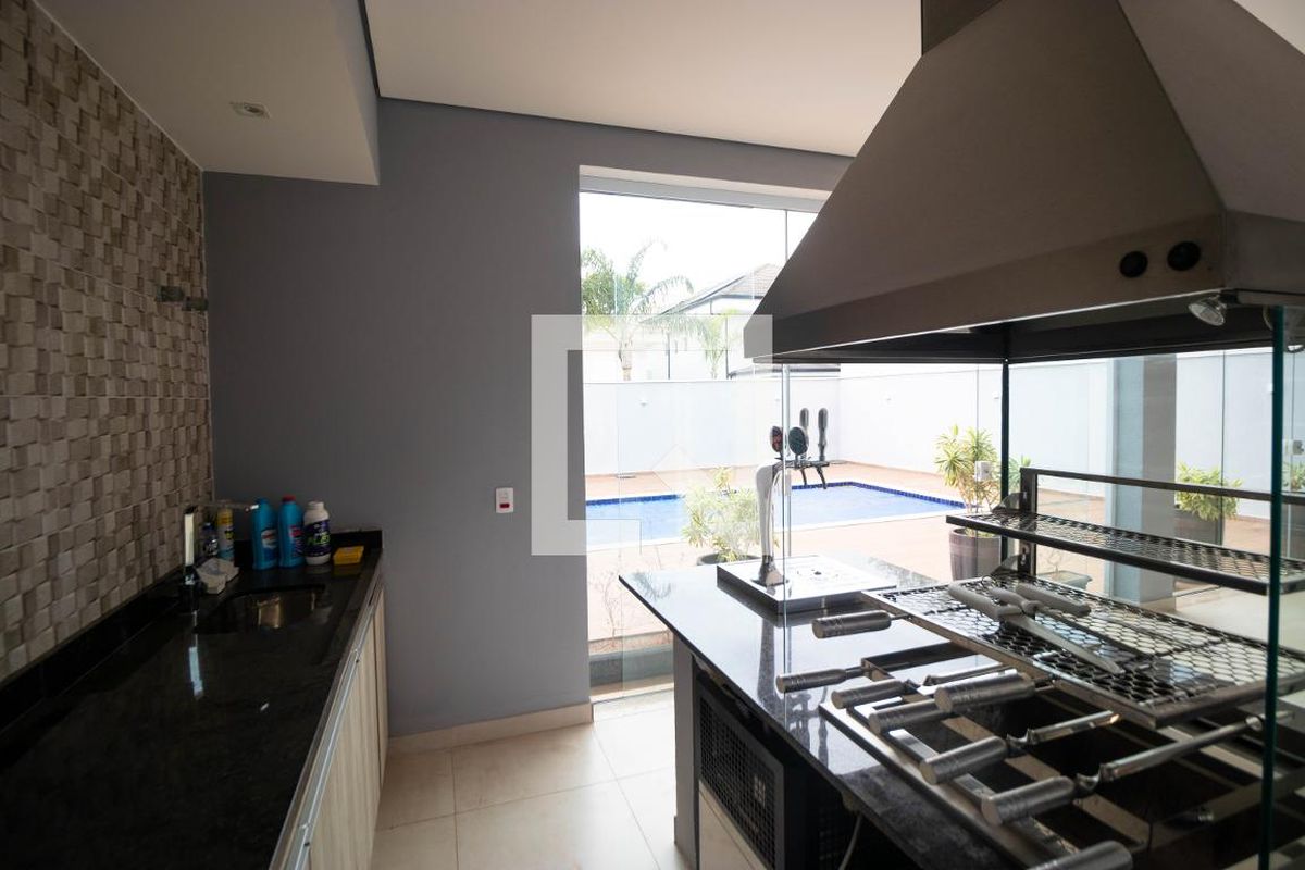 Casa à Venda - Swiss Park, 3 Quartos,  215 m2 em , Campinas - sp | SoloBR