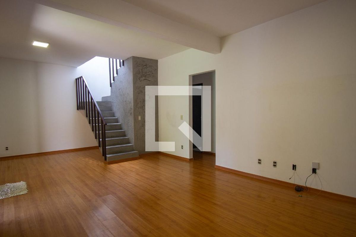Casa, 3 quartos, 250 m² - Foto 1