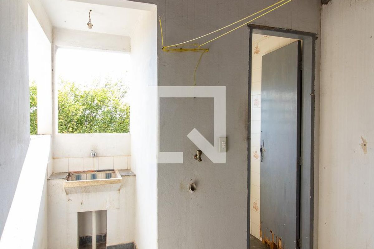 Casa à Venda - Jardim Santana, 2 Quartos,  385 m2 em , Campinas - sp | SoloBR