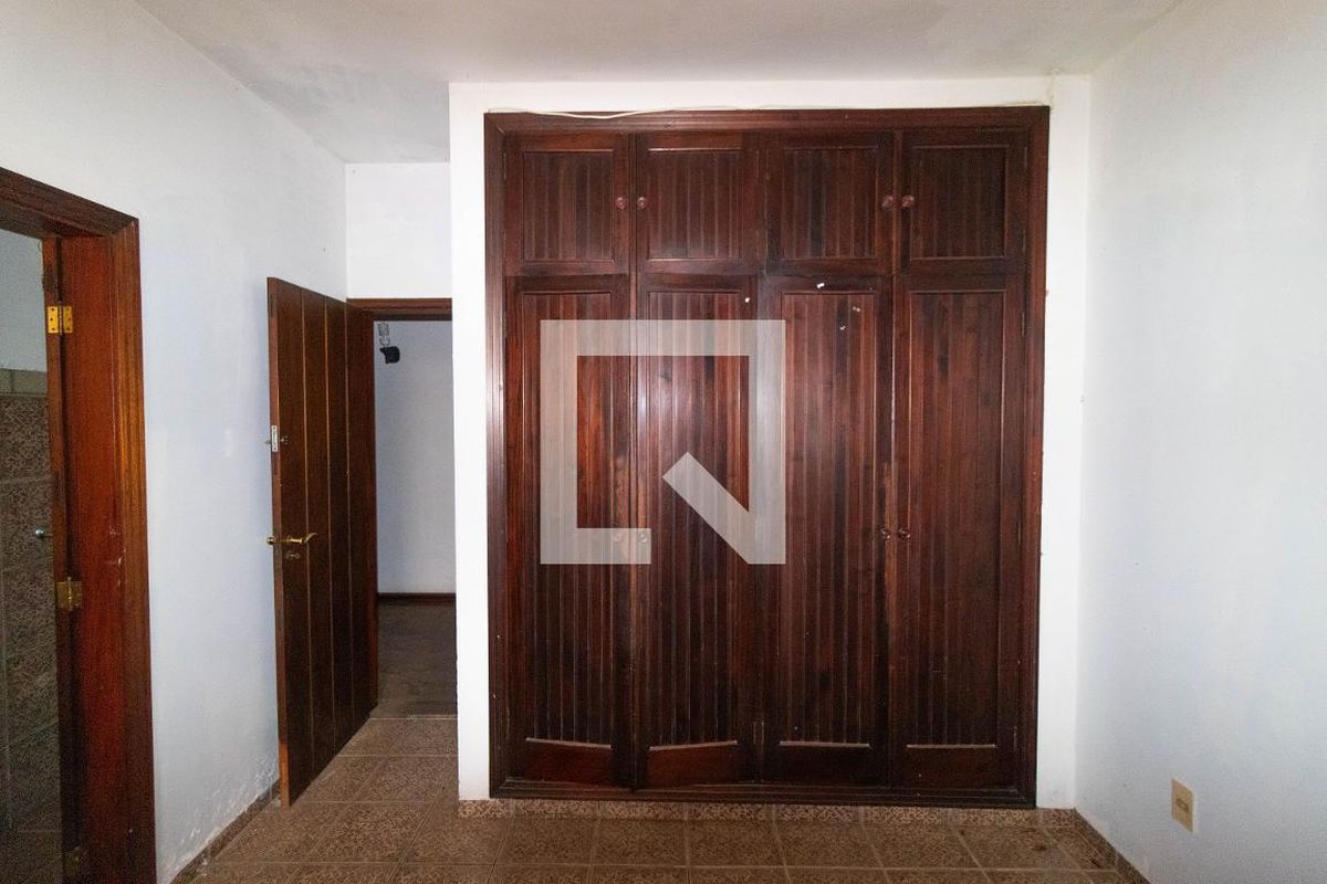 Casa à Venda - Nova Campinas, 4 Quartos,  357 m2 em , Campinas - sp | SoloBR