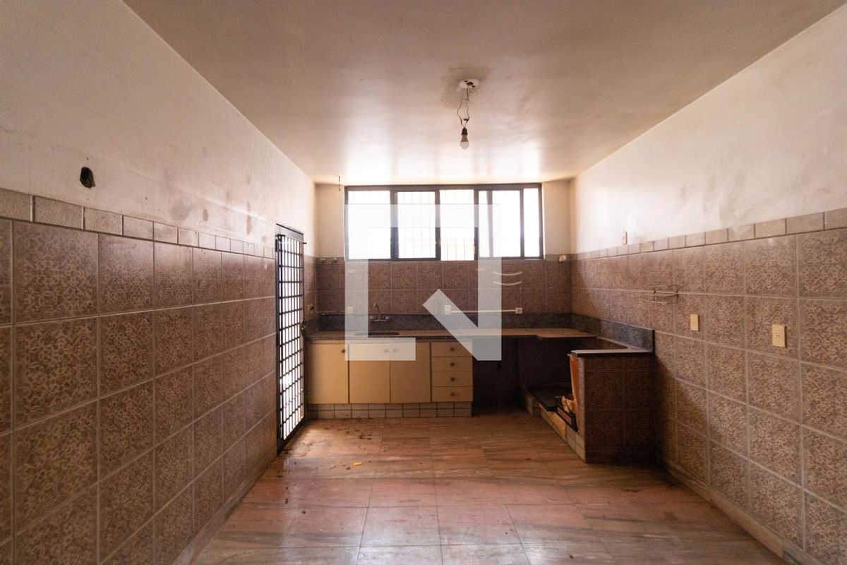 Casa à Venda - Nova Campinas, 4 Quartos,  357 m2 em , Campinas - sp | SoloBR