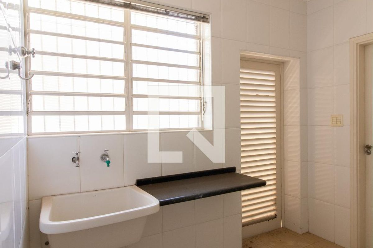 Casa à Venda - Nova Campinas, 4 Quartos,  270 m2 em , Campinas - sp | SoloBR
