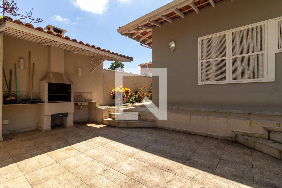 Casa à Venda - Nova Campinas, 4 Quartos,  270 m2 em , Campinas - sp | SoloBR