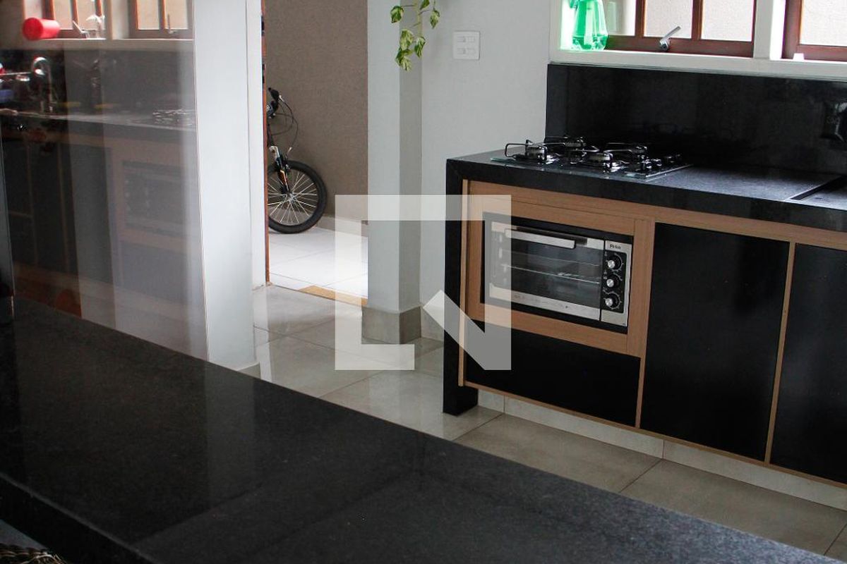 Casa à Venda - Jardim Santana, 5 Quartos,  200 m2 em , Campinas - sp | SoloBR