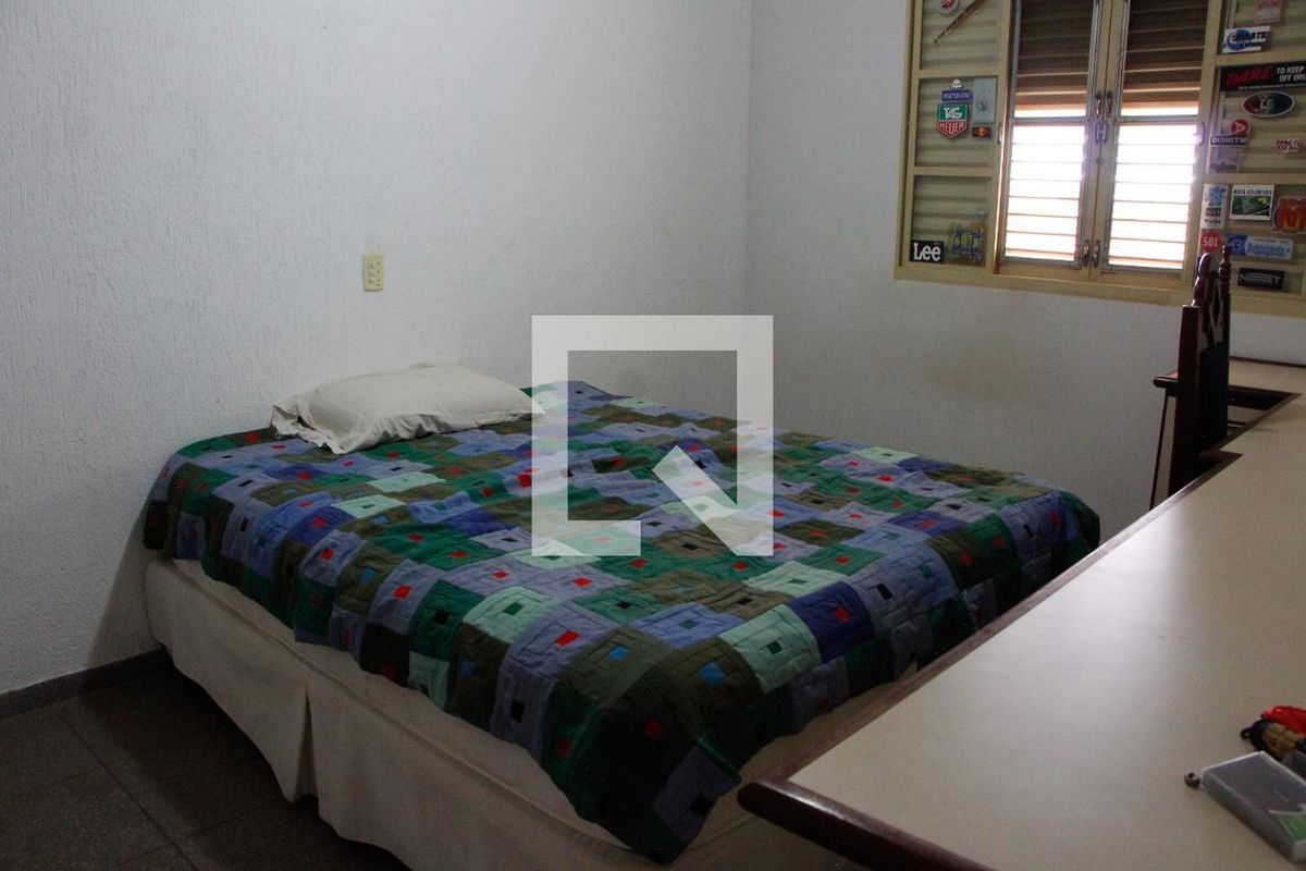 Casa à Venda - Jardim Santana, 5 Quartos,  200 m2 em , Campinas - sp | SoloBR