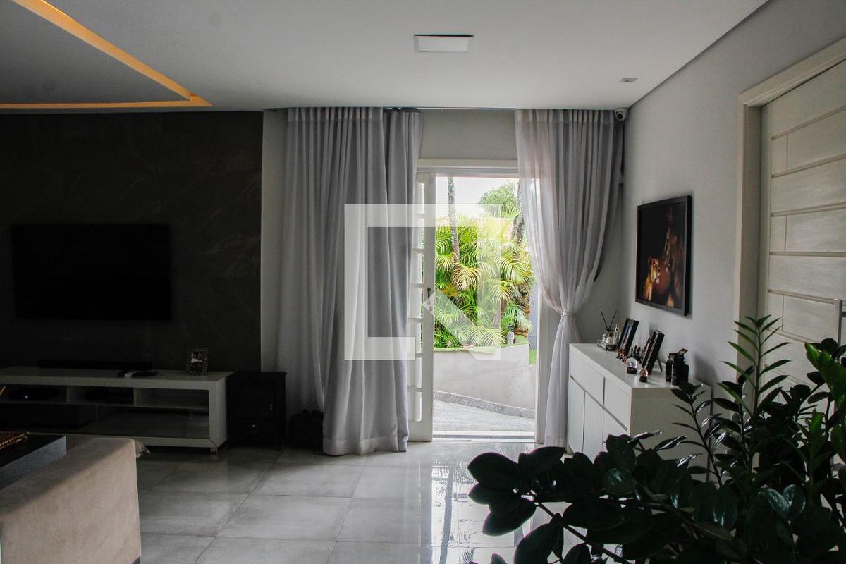 Casa à Venda - Jardim Santana, 5 Quartos,  200 m2 em , Campinas - sp | SoloBR