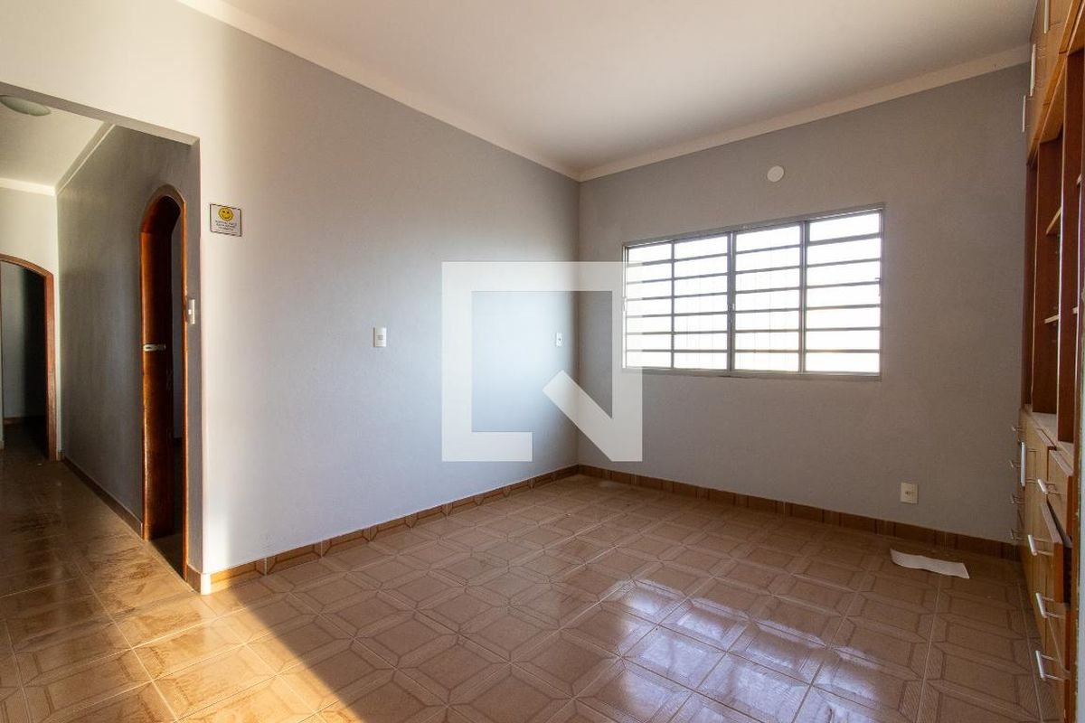 Casa à Venda - Barão Geraldo - Centro, 4 Quartos,  180 m2 em , Campinas - sp | SoloBR