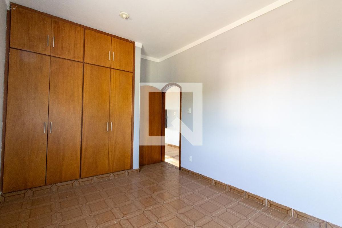 Casa à Venda - Barão Geraldo - Centro, 4 Quartos,  180 m2 em , Campinas - sp | SoloBR