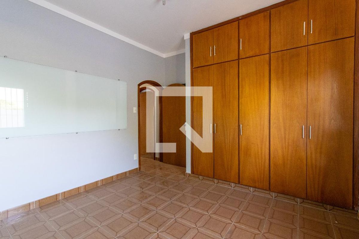 Casa à Venda - Barão Geraldo - Centro, 4 Quartos,  180 m2 em , Campinas - sp | SoloBR