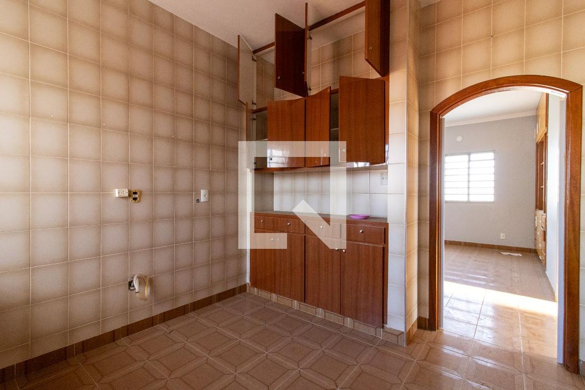 Casa à Venda - Barão Geraldo - Centro, 4 Quartos,  180 m2 em , Campinas - sp | SoloBR
