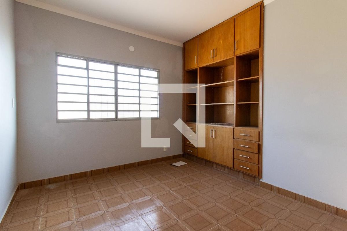 Casa à Venda - Barão Geraldo - Centro, 4 Quartos,  180 m2 em , Campinas - sp | SoloBR