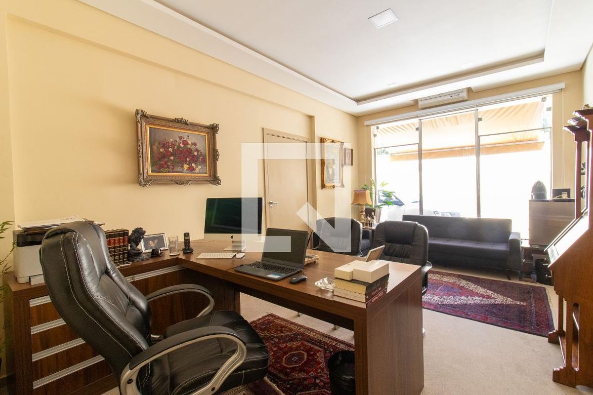 Casa à Venda - Cambuí, 5 Quartos,  304 m2 em , Campinas - sp | SoloBR
