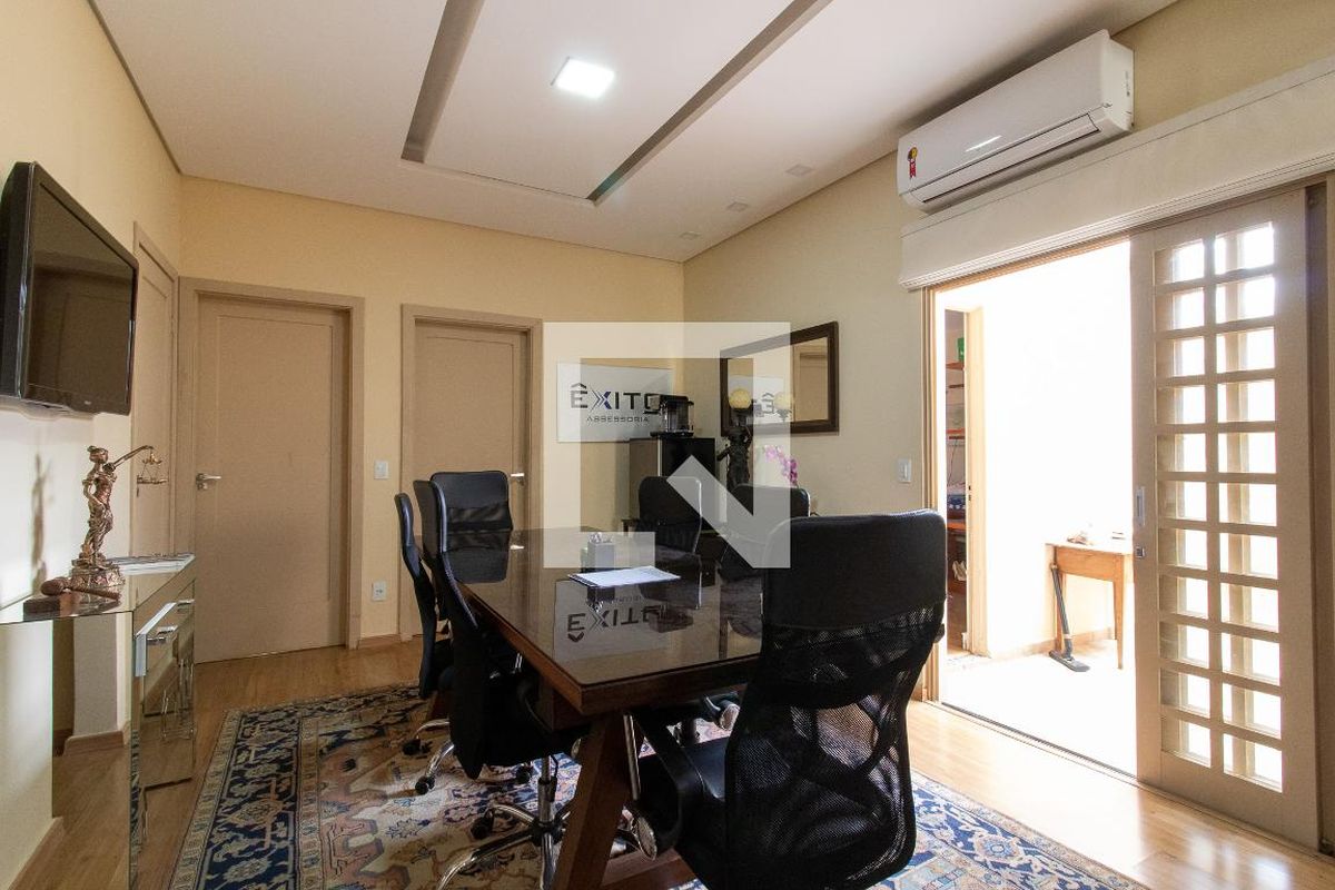 Casa à Venda - Cambuí, 5 Quartos,  304 m2 em , Campinas - sp | SoloBR