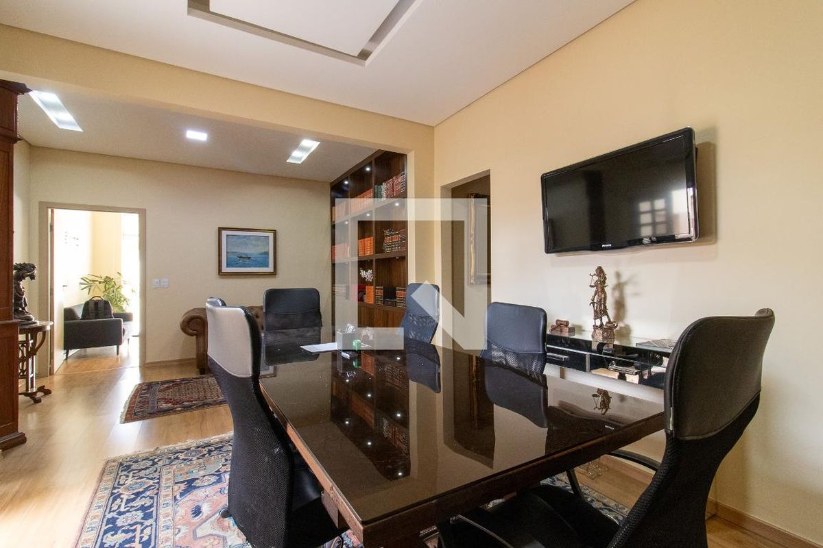 Casa à Venda - Cambuí, 5 Quartos,  304 m2 em , Campinas - sp | SoloBR