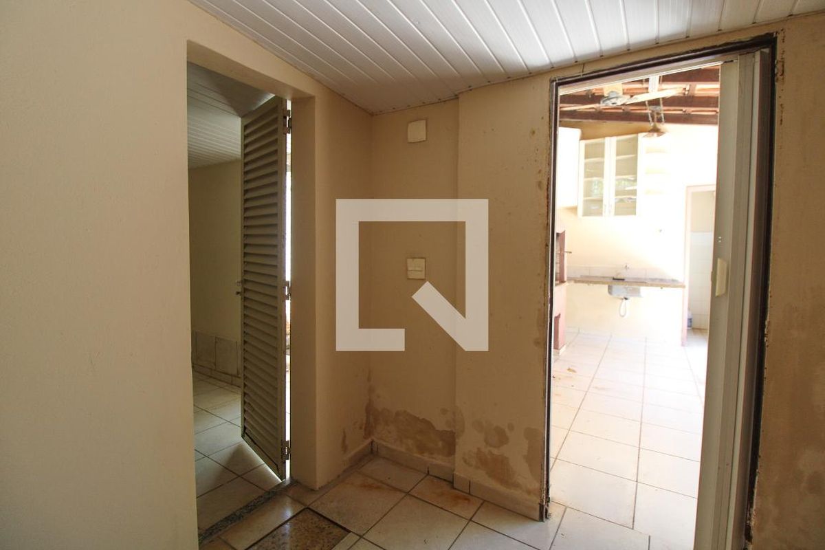 Casa à Venda - Jardim Planalto, 2 Quartos,  330 m2 em , Campinas - sp | SoloBR