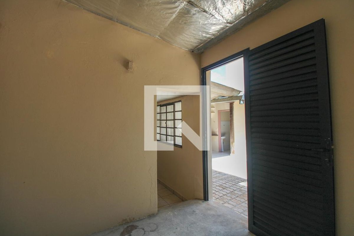 Casa à Venda - Jardim Planalto, 2 Quartos,  330 m2 em , Campinas - sp | SoloBR