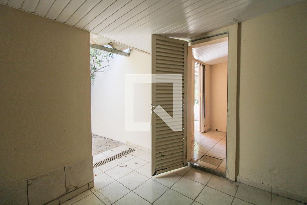 Casa à Venda - Jardim Planalto, 2 Quartos,  330 m2 em , Campinas - sp | SoloBR