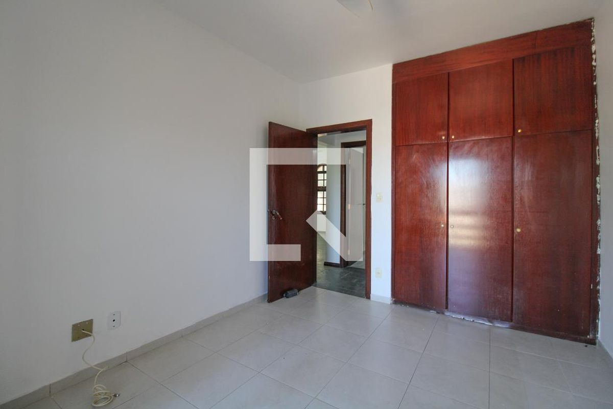 Casa à Venda - Jardim Planalto, 2 Quartos,  330 m2 em , Campinas - sp | SoloBR