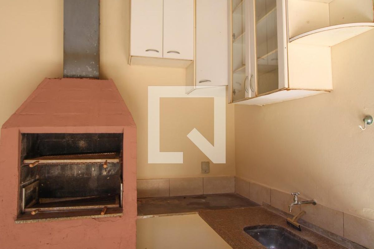 Casa à Venda - Jardim Planalto, 2 Quartos,  330 m2 em , Campinas - sp | SoloBR