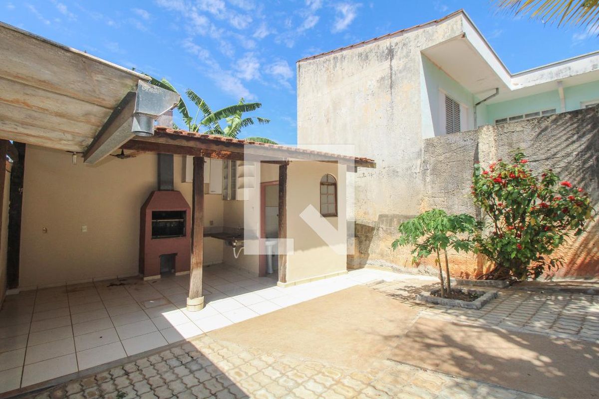 Casa à Venda - Jardim Planalto, 2 Quartos,  330 m2 em , Campinas - sp | SoloBR