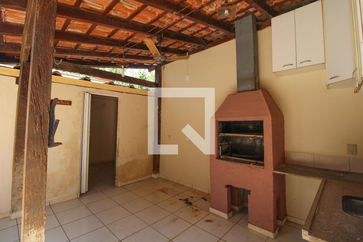 Casa à Venda - Jardim Planalto, 2 Quartos,  330 m2 em , Campinas - sp | SoloBR