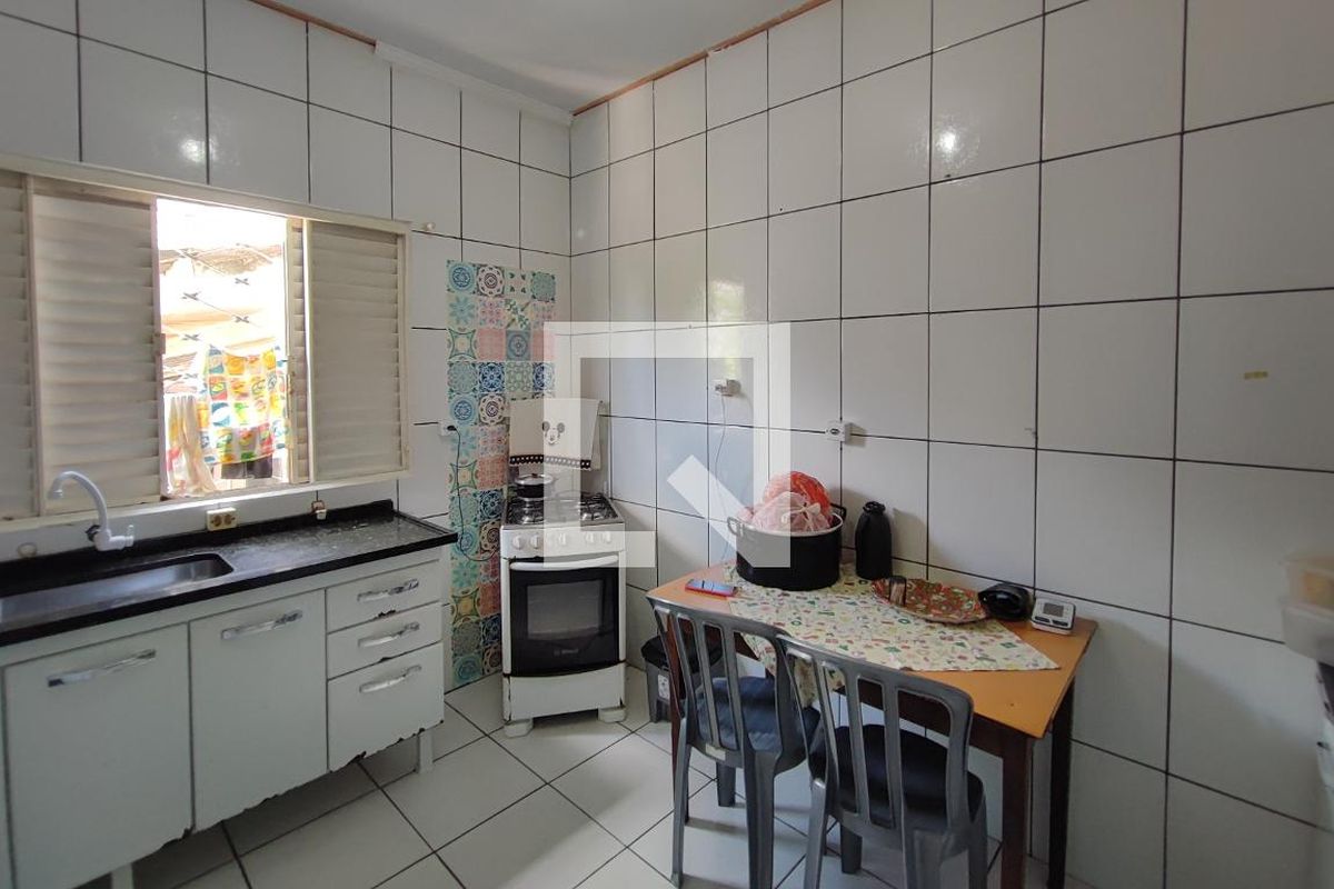 Casa à Venda - Parque Prado, 2 Quartos,  150 m2 em , Campinas - sp | SoloBR