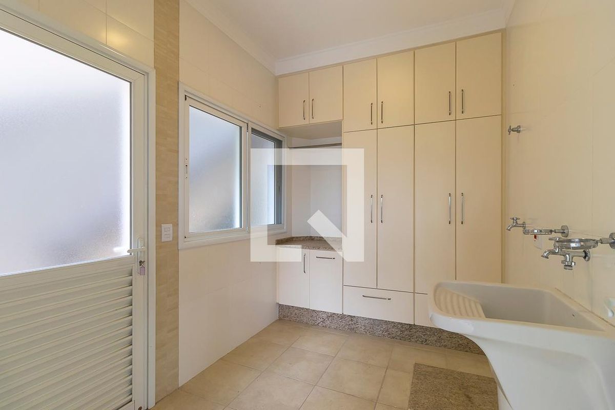 Casa à Venda - Swiss Park, 4 Quartos,  360 m2 em , Campinas - sp | SoloBR