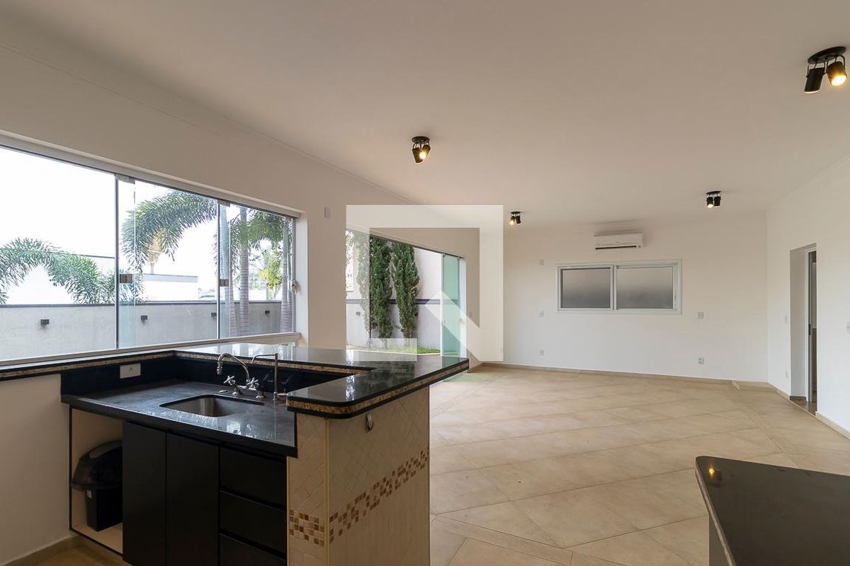 Casa à Venda - Swiss Park, 4 Quartos,  360 m2 em , Campinas - sp | SoloBR