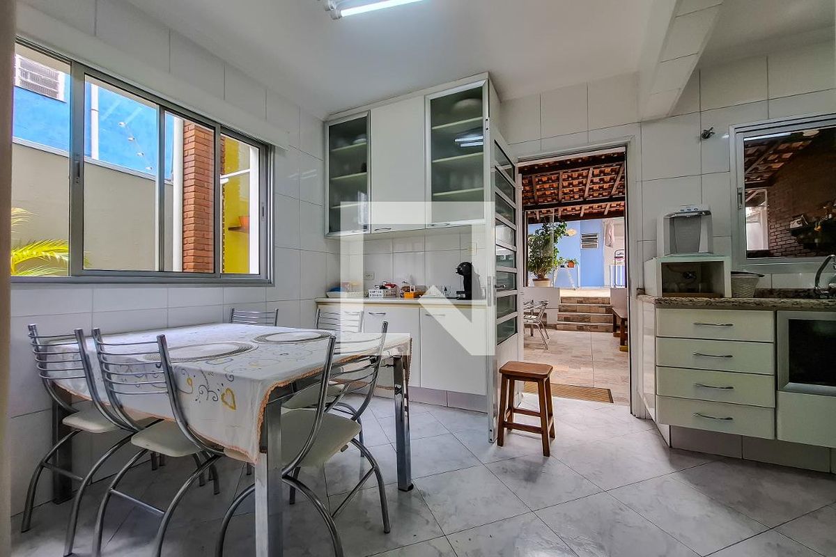 Casa, 3 quartos, 220 m² - Foto 46