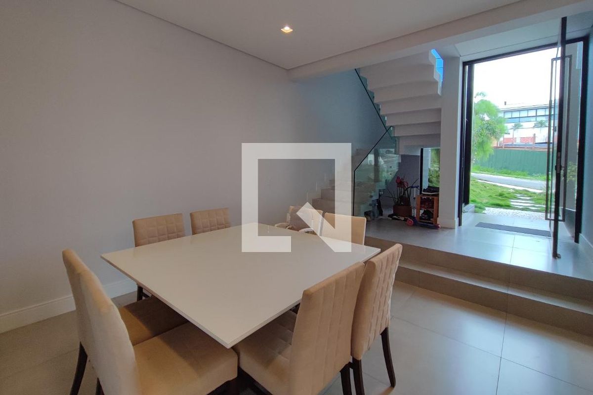 Casa à Venda - Swiss Park, 3 Quartos,  290 m2 em , Campinas - sp | SoloBR