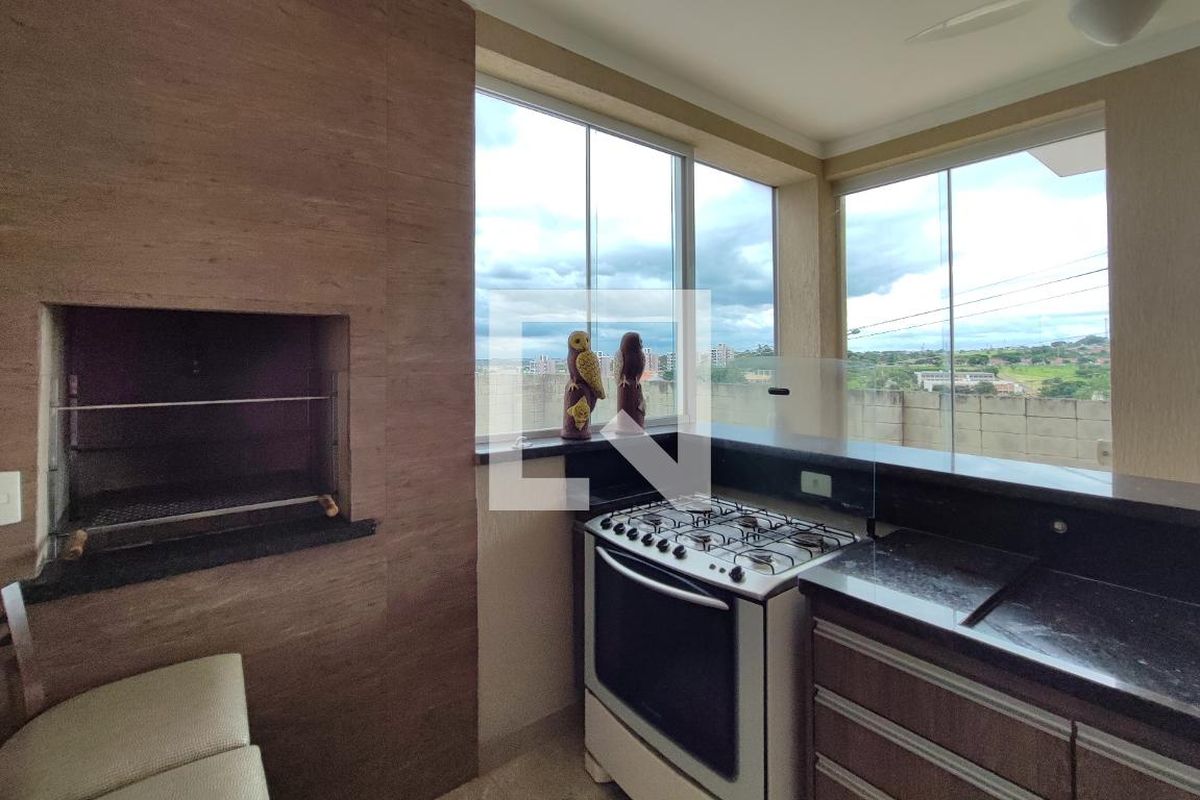 Casa à Venda - Jardim do Lago, 4 Quartos,  335 m2 em , Campinas - sp | SoloBR