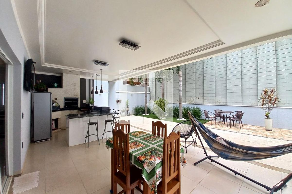 Casa à Venda - Swiss Park, 4 Quartos,  375 m2 em , Campinas - sp | SoloBR