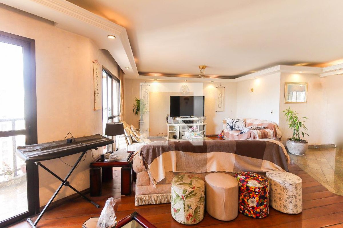Apartamento, 3 quartos, 211 m² - Foto 1