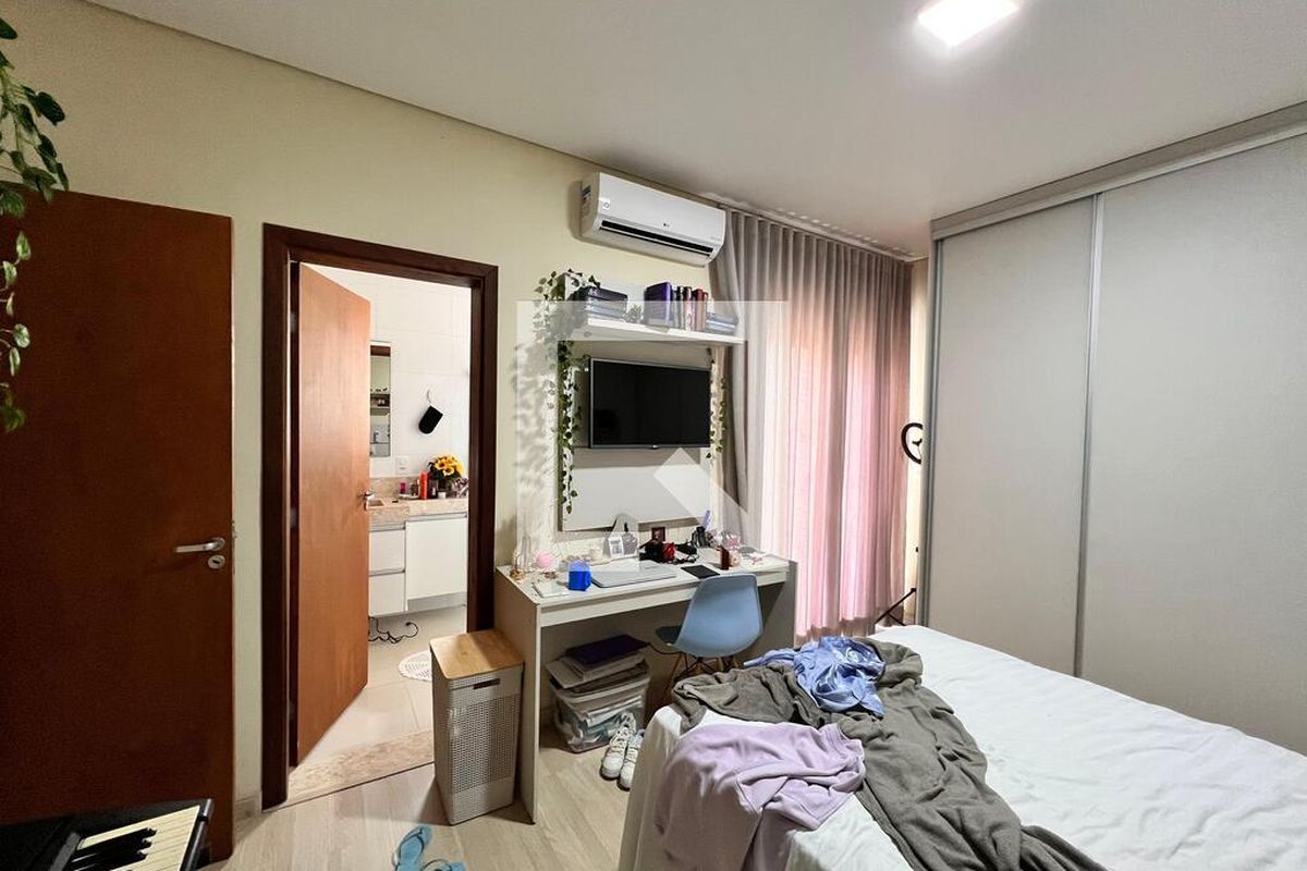 Casa à Venda - Swiss Park, 3 Quartos,  250 m2 em , Campinas - sp | SoloBR