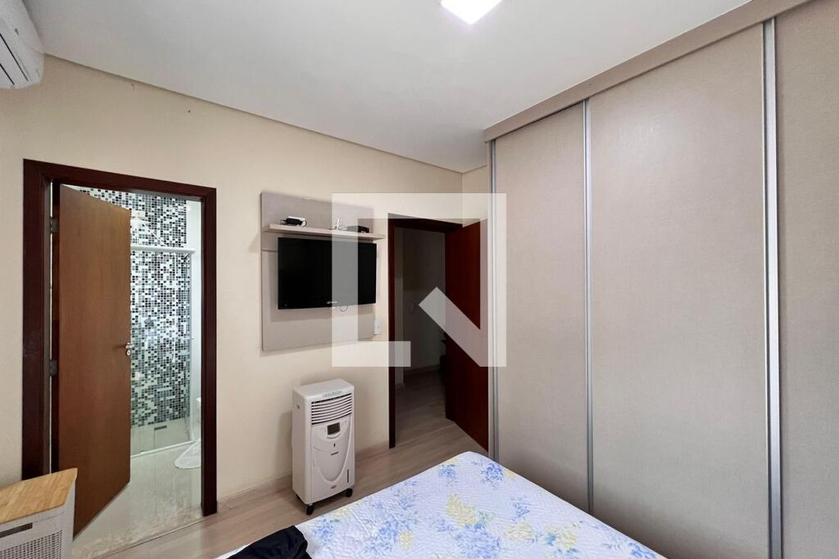 Casa à Venda - Swiss Park, 3 Quartos,  250 m2 em , Campinas - sp | SoloBR