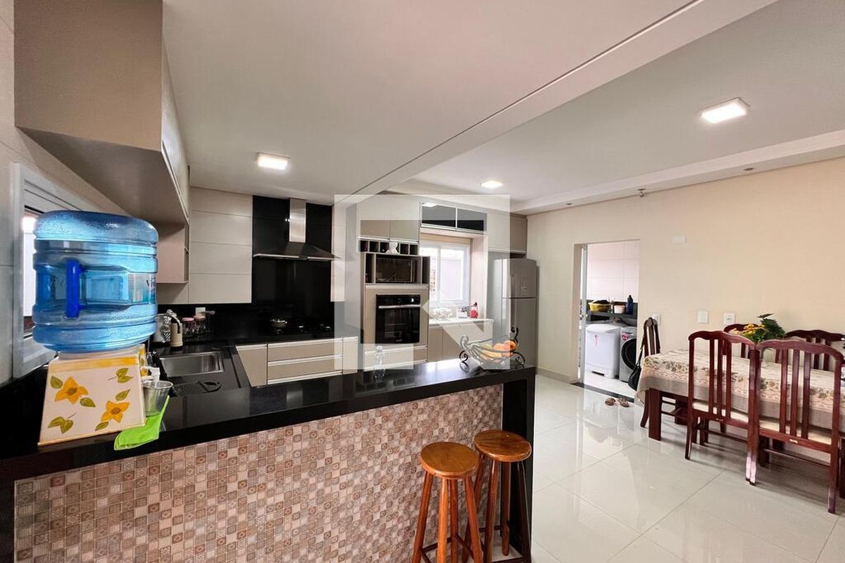 Casa à Venda - Swiss Park, 3 Quartos,  250 m2 em , Campinas - sp | SoloBR