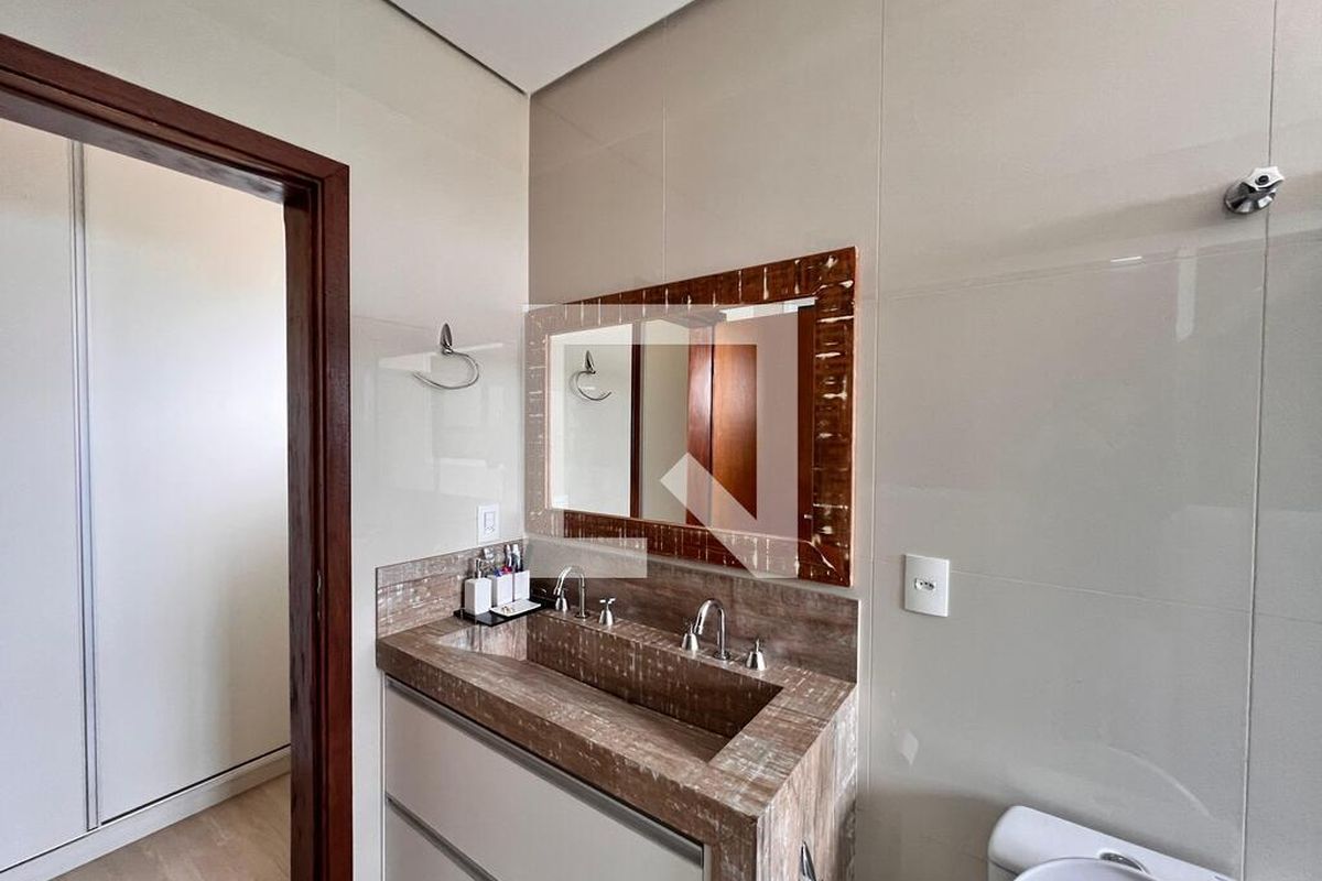 Casa à Venda - Swiss Park, 3 Quartos,  250 m2 em , Campinas - sp | SoloBR