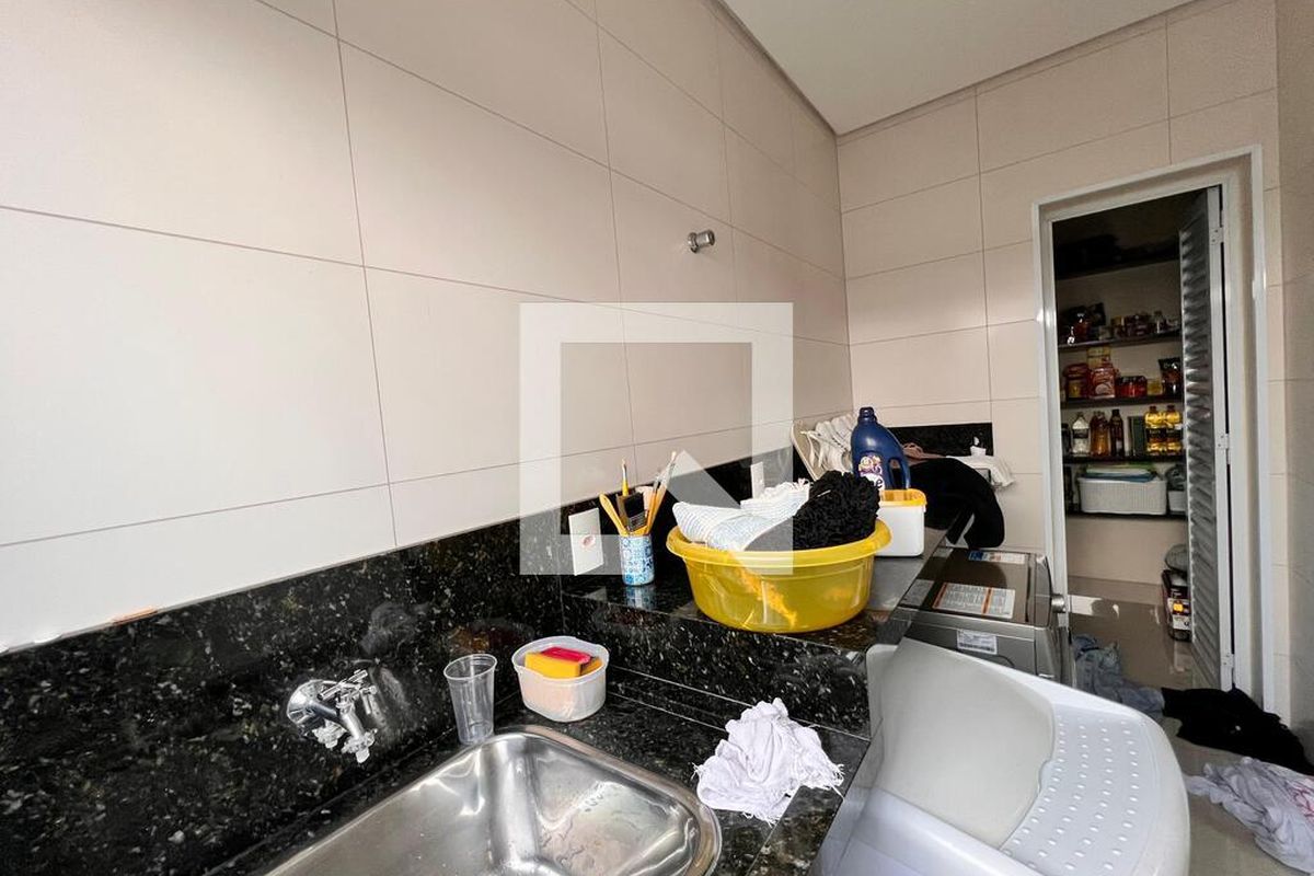 Casa à Venda - Swiss Park, 3 Quartos,  250 m2 em , Campinas - sp | SoloBR