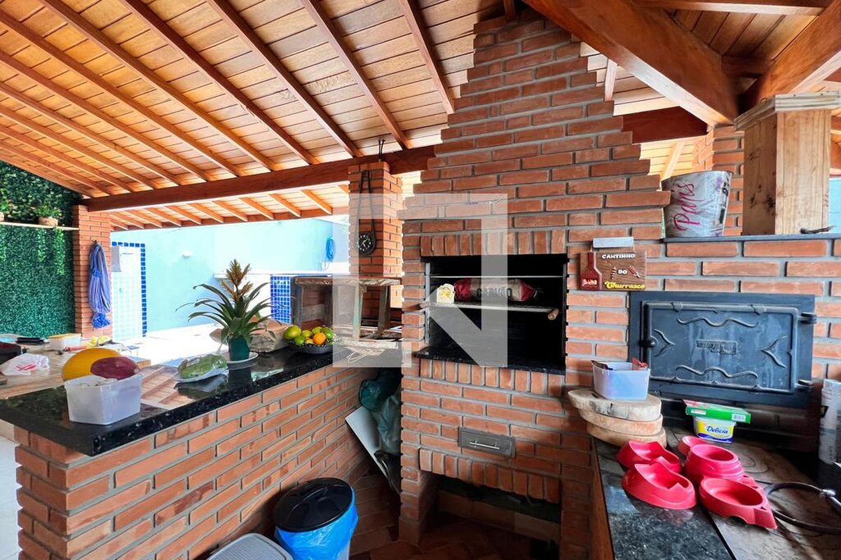 Casa à Venda - Swiss Park, 3 Quartos,  250 m2 em , Campinas - sp | SoloBR
