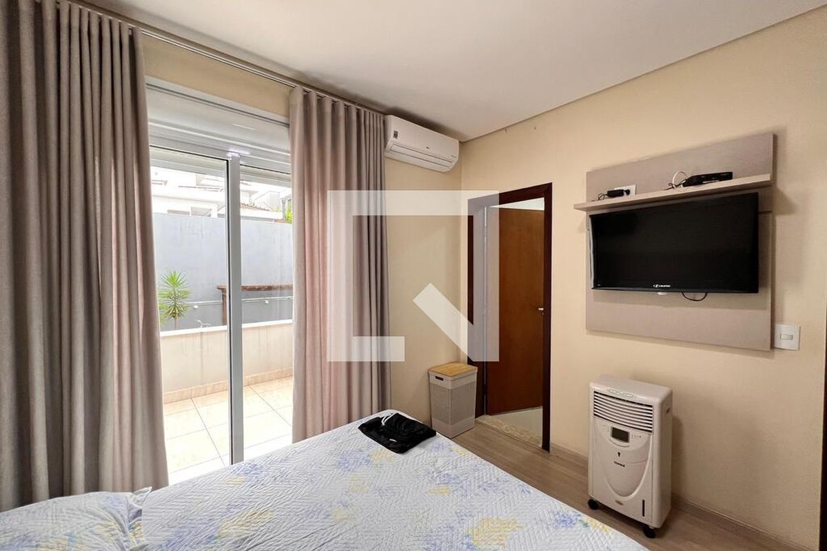 Casa à Venda - Swiss Park, 3 Quartos,  250 m2 em , Campinas - sp | SoloBR
