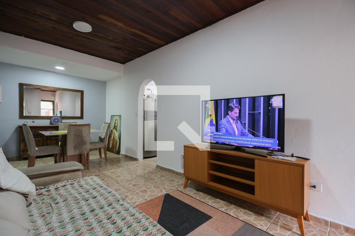 Casa, 6 quartos, 225 m² - Foto 4