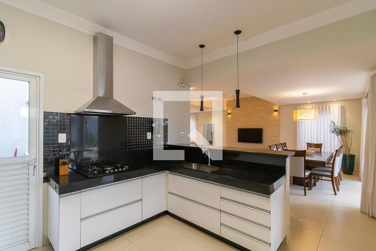 Casa à Venda - Swiss Park, 4 Quartos,  322 m2 em , Campinas - sp | SoloBR