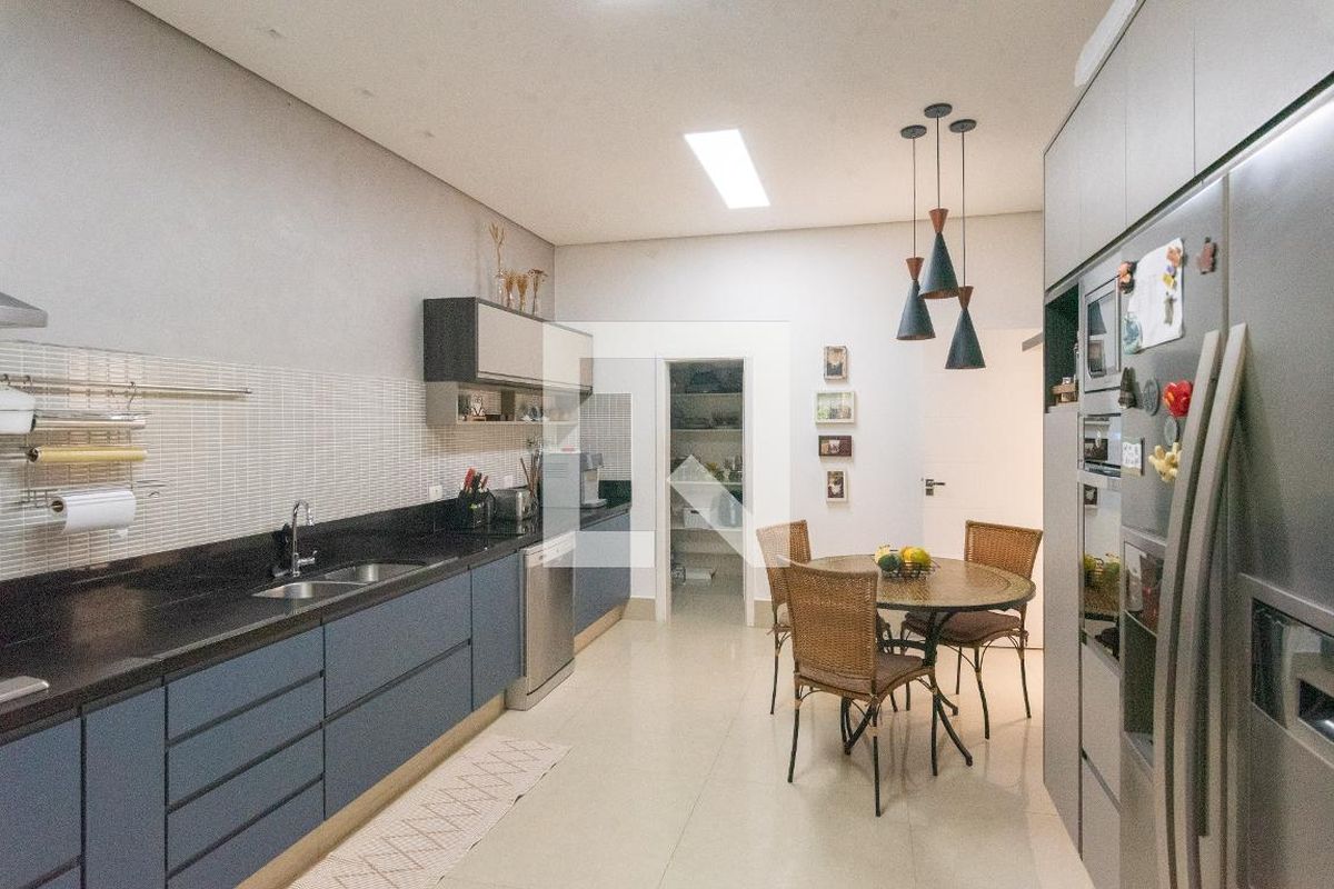 Casa à Venda - Swiss Park, 4 Quartos,  480 m2 em , Campinas - sp | SoloBR